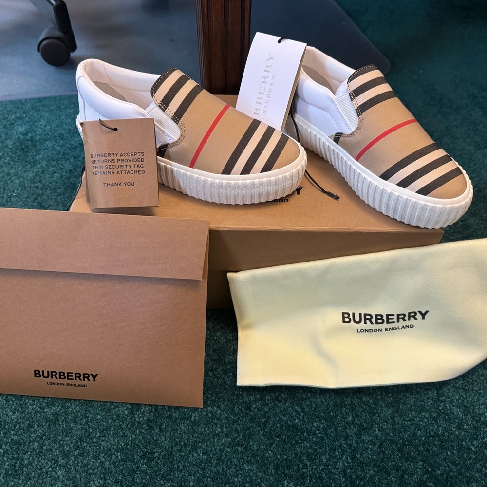 Brand new kids size 31 Burberry shoes